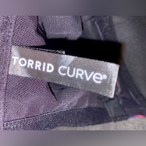 5/$25! 2 EUC cute Torrid bras, plaid has wire, leopard print is wireless 42H - Picture 4 of 11